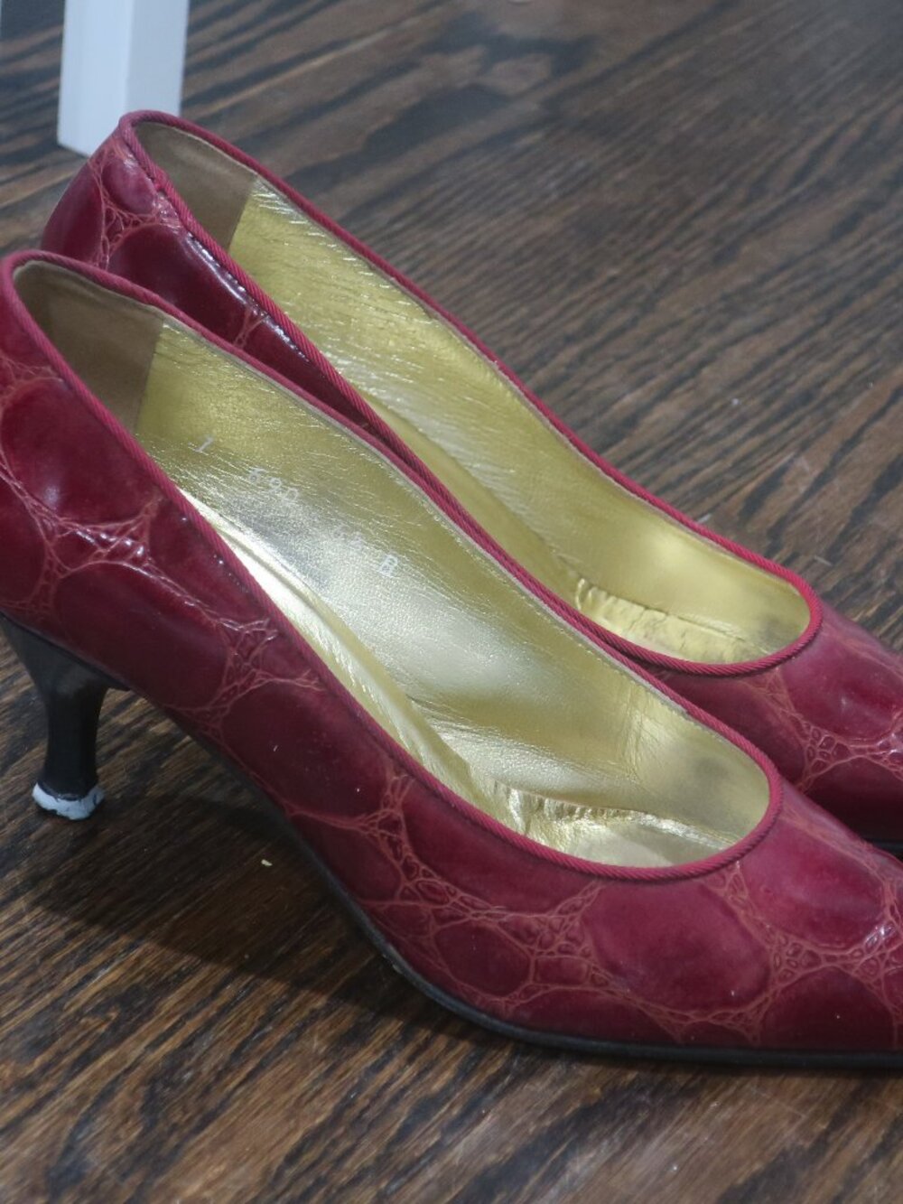 Vintage Isaac Mizrahi Burgundy Heels - Sz 6.5